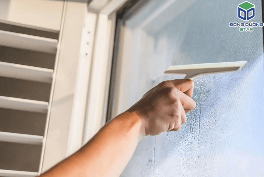 Cách lau kính nhanh và sạch sáng bóng 