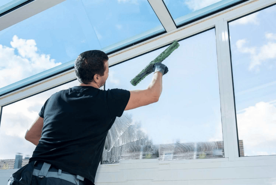 Dịch Vụ Vệ Sinh Kính Tòa Nhà Quận 5 